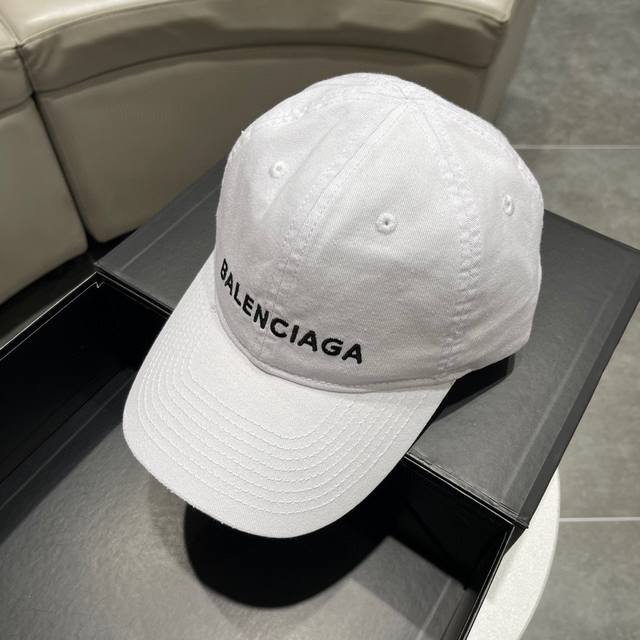Balenciaga巴黎世家新款刺绣棒球帽 很酷的色系 男女佩戴都有不同style 第一批抢先出货